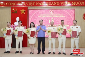 'Viện Kiểm sát nhân dân tỉnh công bố, trao quyết định về công tác cán bộ