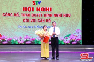 'Công bố quyết định nghỉ hưu đối với lãnh đạo Đài Phát thanh - Truyền hình Sơn La