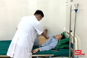 '16 người bị ngộ độc sau khi ăn nộm hoa đu đủ