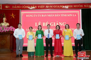 'Bế giảng lớp bồi dưỡng nhận thức về Đảng khóa I, nhiệm kỳ 2020-2025