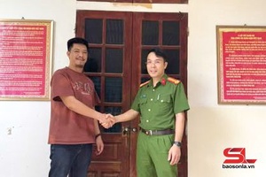 'Công an xã hỗ trợ người dân nhận lại số tiền chuyển khoản nhầm