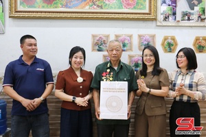 Đồng chí Trưởng ban Tuyên giáo và Dân vận Tỉnh ủy thăm, tặng quà thương, bệnh binh