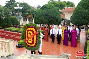 'Lãnh đạo phường Tô Hiệu dâng hoa, dâng hương tưởng niệm các Anh hùng liệt sĩ