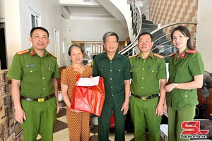 'Trại tạm giam Công an tỉnh tổ chức thăm hỏi, tặng quà thương binh