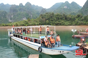 Du lịch hè và những thách thức mùa mưa lũ