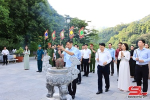 Đoàn công tác Ban Nội chính Trung ương dâng hương Đền thờ Đại tướng Võ Nguyên Giáp