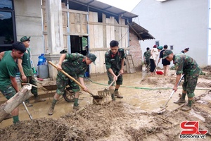 '100 cán bộ, chiến sĩ giúp nhân dân khắc phục hậu quả mưa lũ