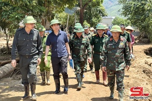 Lãnh đạo Quân Khu 2 và Tỉnh ủy Sơn La kiểm tra, đôn đốc khắc phục hậu quả lũ ống, lũ quét tại xã Chiềng Sơ