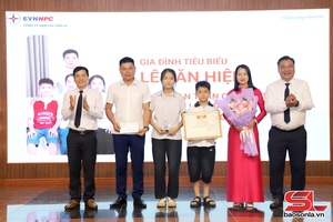 Điện lực Sơn La biểu dương con em CNVCLĐ đạt thành tích cao và gia đình tiêu biểu năm 2025