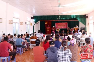 'Lãnh đạo xã Chiềng Mung làm việc với nhân dân các thôn