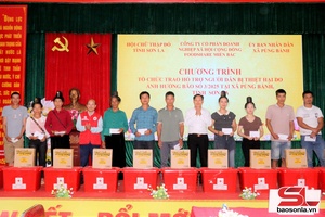 'Trao 200 suất quà hỗ trợ người dân bị thiệt hại do mưa lũ