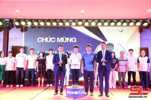 Công ty Bảo Việt Nhân thọ Sơn La trao học bổng “Chắp cánh ước mơ” cho học sinh xuất sắc