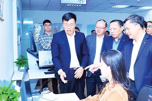 'Nêu gương trong ứng dụng khoa học, công nghệ, chuyển đổi số