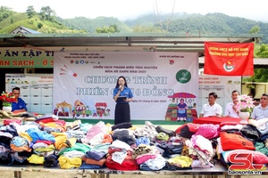 'Hơn 300 hộ khó khăn tham gia “Phiên chợ 0 đồng” tại xã Mường Sại
