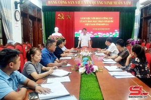 'Đồng chí Chủ tịch Ủy ban MTTQ Việt Nam tỉnh làm việc tại xã Yên Châu