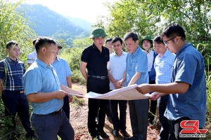 Đồng chí Bí thư Tỉnh uỷ kiểm tra công tác chuẩn bị đầu tư xây dựng trường học tại các xã biên giới