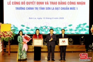 Lễ công bố Quyết định và trao Bằng công nhận Trường Chính trị tỉnh Sơn La đạt chuẩn mức 1