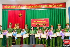 'UBND xã Mai Sơn khen thưởng đột xuất 9 cá nhân tiêu biểu trong đấu tranh phòng, chống tội phạm ma túy