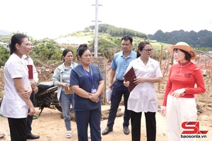 'Kiểm tra, giám sát, hướng dẫn xử lý nước và vệ sinh môi trường trong và sau mưa lũ tại xã Mường Bang, xã Tô Múa và phường Mộc Sơn