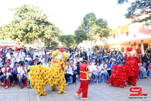 'Đêm hội trăng rằm “Lồng đèn thắp sáng ước mơ”