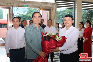 Đoàn đại biểu Đại sứ quán Lào tại Việt Nam; Tổng lãnh sự quán Việt Nam tại Luông Pha Bang; đoàn đại biểu tỉnh U Đôm Xay sang dự Lễ kỷ niệm 130 năm Ngày thành lập tỉnh Sơn La
