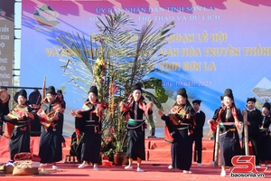 'Trình diễn trích đoạn Lễ hội Xên lẩu nó  