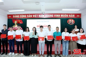 79 quần chúng ưu tú hoàn thành lớp bồi dưỡng nhận thức về Đảng 