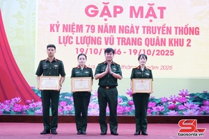 'Gặp mặt kỷ niệm 79 năm Ngày truyền thống Lực lượng vũ trang Quân khu 2