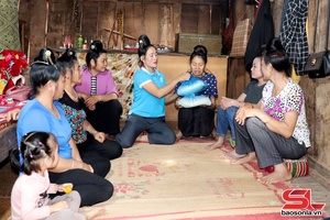 ' "Hũ gạo tình thương" - sợi dây nối liền những tấm lòng