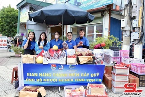 'Gian hàng thanh niên gây quỹ ủng hộ người nghèo