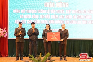 Thứ trưởng Bộ Công an làm việc với Công an xã Chiềng Mung và phường Chiềng Sinh