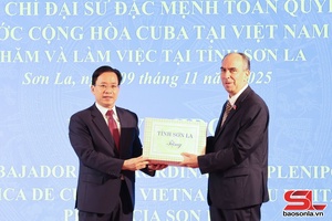 Đoàn công tác của Đại sứ quán nước Cộng hòa Cuba tại Việt Nam thăm và làm việc tại tỉnh Sơn La