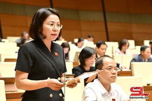 Đoàn đại biểu Quốc hội tỉnh Sơn La thảo luận tại Hội trường