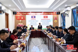 'Đoàn công tác TAND tỉnh Luông Pha Bang thăm và làm việc với TAND tỉnh Sơn La