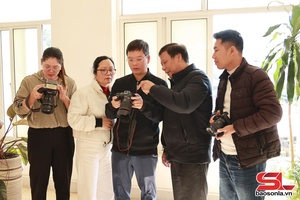 'Tập huấn, trao đổi nghiệp vụ quay phim, chụp ảnh