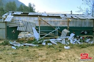 'Gió lốc gây thiệt hại tại xã Xím Vàng