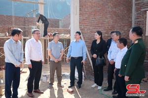 Đồng chí Phó Chủ tịch UBND tỉnh khảo sát xóa nhà tạm tại xã Ngọc Chiến và Mường Bú