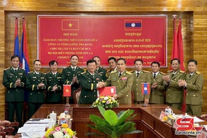 'Hội đàm giữa công an tỉnh Luông Pha Bang và Ban Chỉ huy Bộ đội Biên phòng tỉnh Sơn La