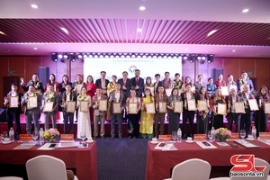 Công bố và trao giấy chứng nhận cho 30 sản phẩm CNNTTB biểu tỉnh Sơn La năm 2025