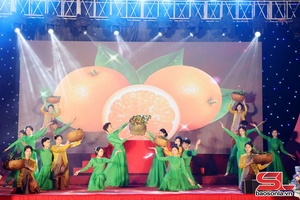 Khai mạc Ngày hội văn hóa các dân tộc và Ngày hội cam xã Mường Cơi năm 2025