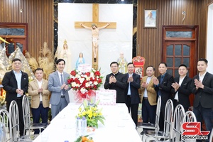 'Sở Dân tộc và Tôn giáo thăm và chúc mừng Giáo xứ Sơn La nhân dịp Lễ Giáng sinh