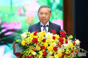 Quân đội nhân dân vững bước dưới cờ Đảng quang vinh
