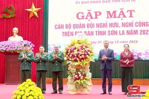 UBND tỉnh Sơn La gặp mặt cựu cán bộ quân đội