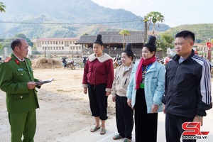 'Phổ biến, giáo dục pháp luật cho nhân dân vùng cao Long Hẹ