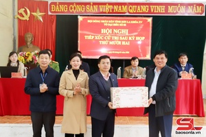 Đại biểu HĐND tỉnh Sơn La tiếp xúc cử tri tại xã Bó Sinh