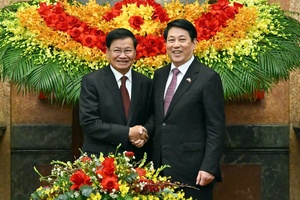 Chủ tịch nước Lương Cường hội kiến Tổng Bí thư, Chủ tịch nước Lào Thongloun Sisoulith
