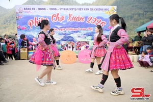 'Nhộn nhịp phiên chợ xuân Chiềng Hặc