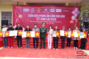 'Chương trình “Xuân Biên phòng ấm lòng dân bản” tại Sốp Cộp