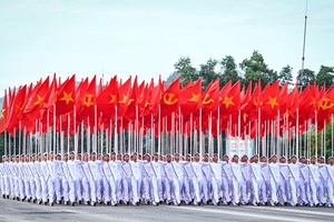 Vững bước dưới cờ Đảng
