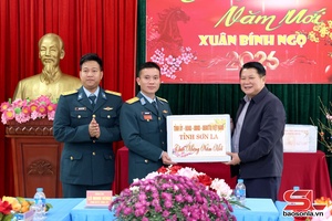 Đồng chí Phó Bí thư Thường trực Tỉnh ủy, Chủ tịch HĐND tỉnh kiểm tra, nắm tình hình công tác đảm bảo Tết Nguyên đán tại một số đơn vị lực lượng vũ trang